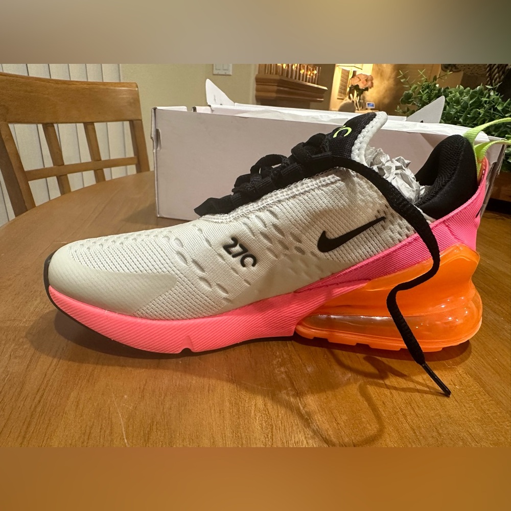 W AIR MAX 270